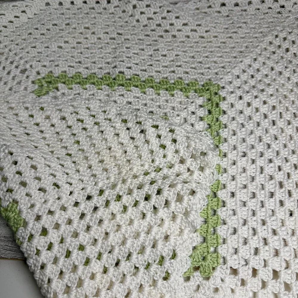 Unbranded Crochet Baby Blanket Unisex 22x22 White Green Granny Square‎ Throw